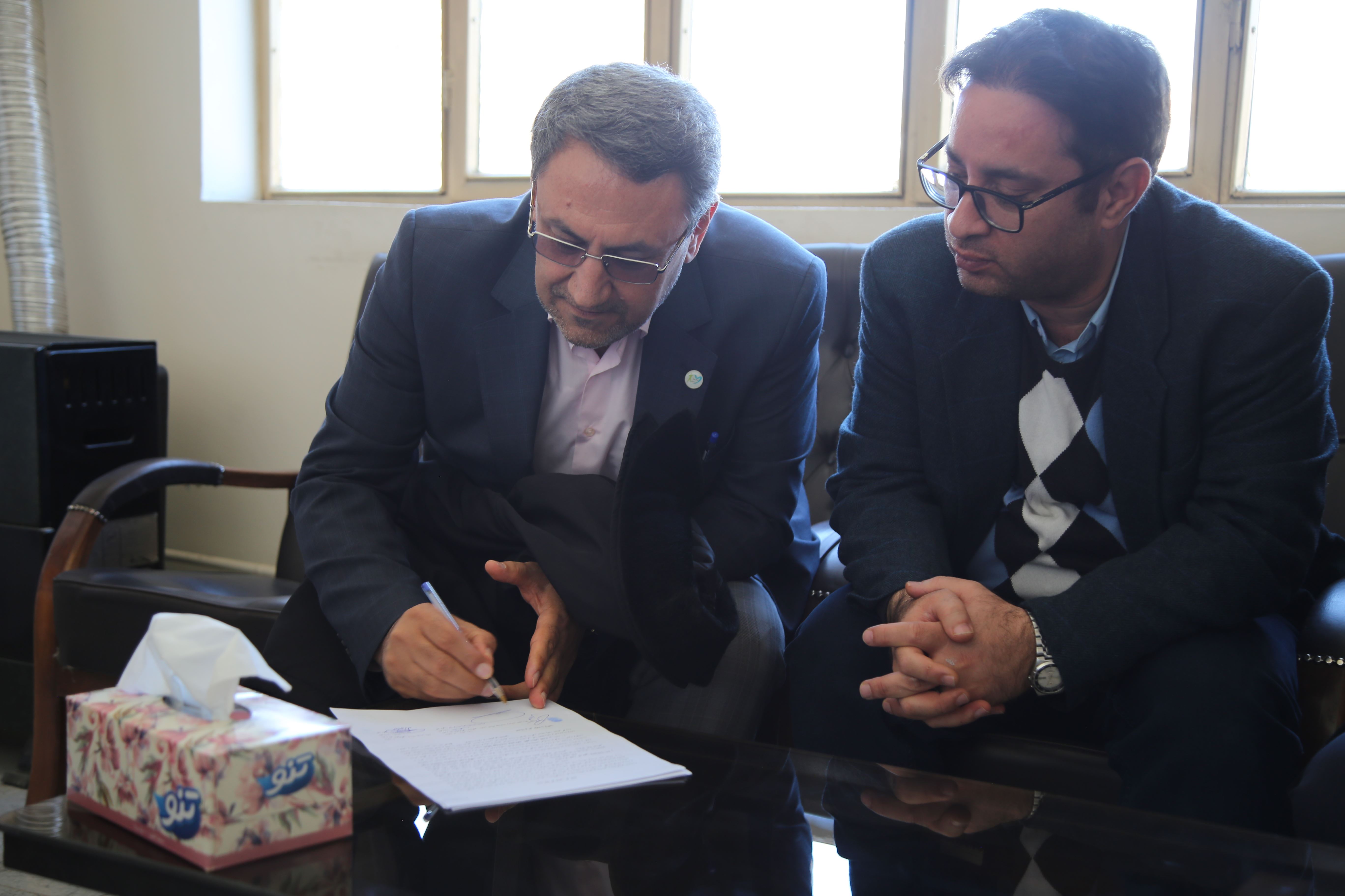 وقف 7 میلیارد تومانی به نام شبکه بهداشت و درمان نقده به کام خیر نیک اندیش