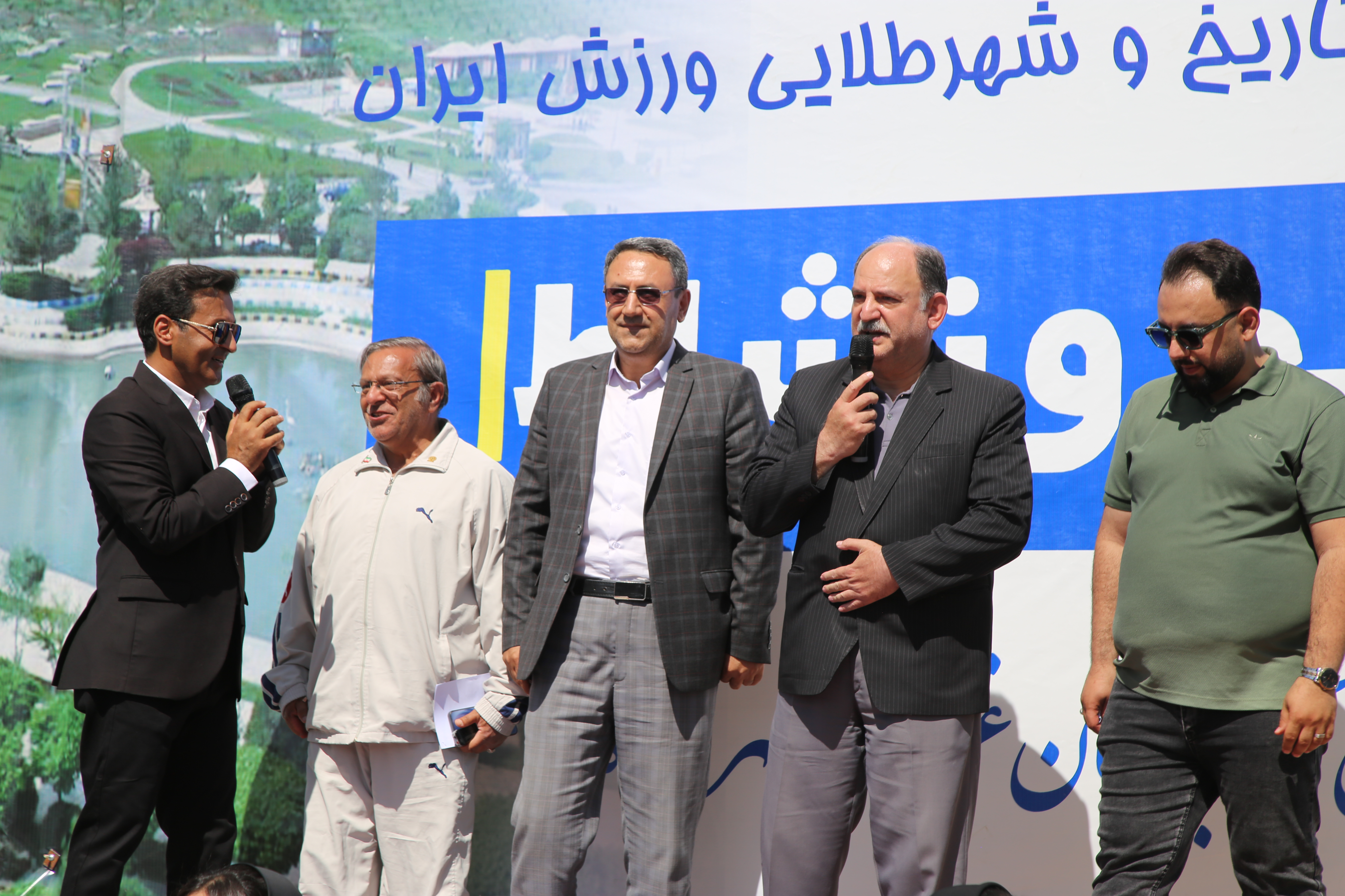 -ارائه-خدمات-گسترده-چادر-سلامت-شبکه-بهداشت-و-درمان-نقده-در-حاشیه-ی-همایش-پیاده-روی-بزرگ-شهرستان